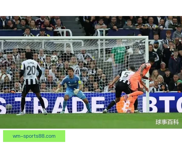 拉什福德场均2.8球突破第300球成就 打破弗里克治下巴萨防线